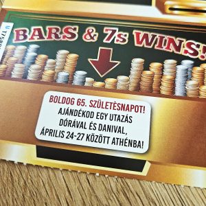 athen-repulo-nyaralas-szuletesnap-ajandek-atadas-utazas-egyedi-kaparos-sorsjegy-felkaru