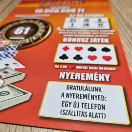 telefon targy ajandek atadas otletesen kreativan stilusosan egyedi kaparos sorsjegy ajandek